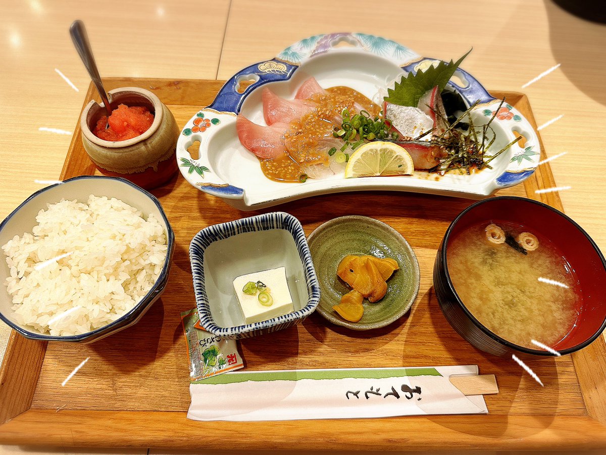 あっという間に福岡最終日〜🥺
今日はノコノコの島みたいな名前の島に行って写活するよん🐢💕
その前に刺身定食で腹ごしらえや💜