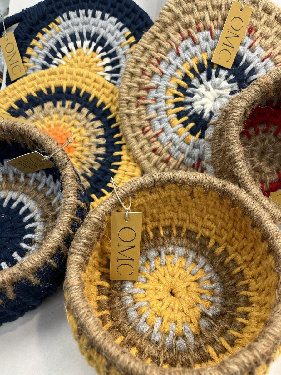 texturescrafts's tweet image. New work by Lynn M Oliver... rope-wrapped #baskets and #hotpads #TexturesCraftworks @lockestshops  We all aim to bring new work when it's our turn 🙂

#handmade #HamOnt #handcrafted #accessories #homedecor #trivets #coasters #giftideas #shoplocal #local #artisans #handwoven