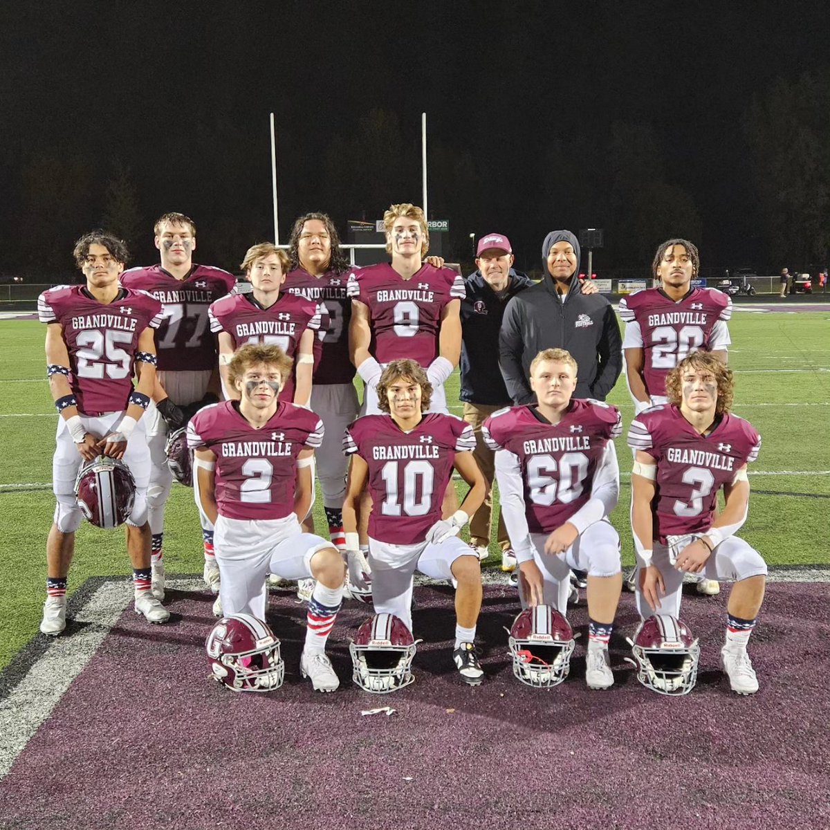Snooze2you's tweet photo. Thank you, seniors. #GrandvilleFootball #mhsaafb https://t.co/Jy5HToz1YS