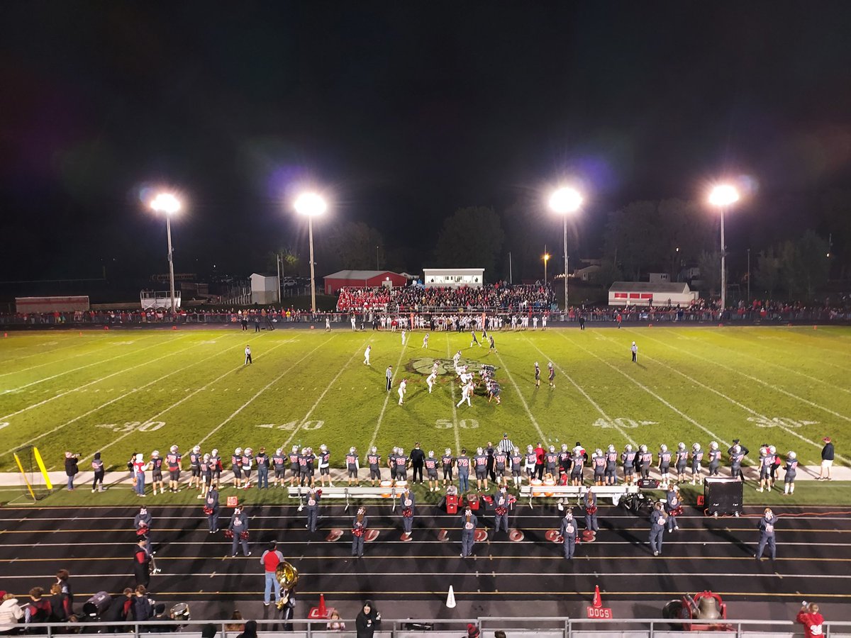 DaleOtto's tweet photo. Friday Nights under the lights in small town America are the best. CG 14 Bluffton 7. Grove Dogs are NWC CHAMPS!!!! #NwcFootball #MeanDogsBite #OnwardBulldogs https://t.co/Fmm6K0jjH9