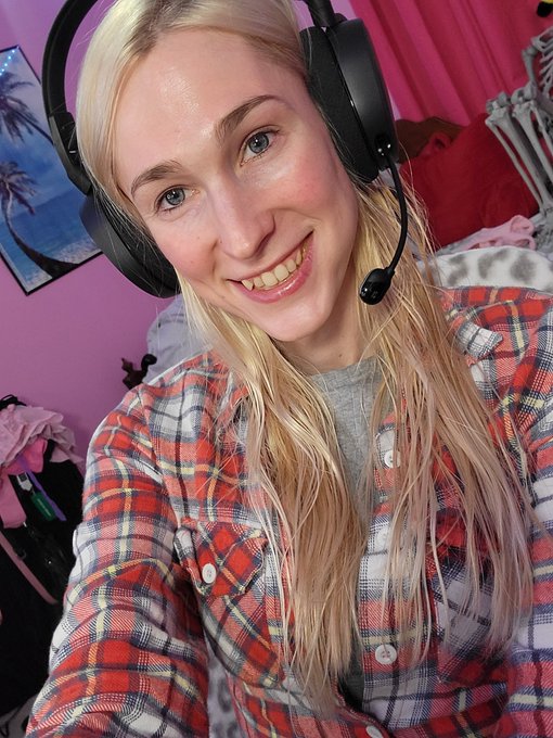Live on https://t.co/JeNAkJHib5 playing a new game call mini royal, come hang out! https://t.co/wwU6