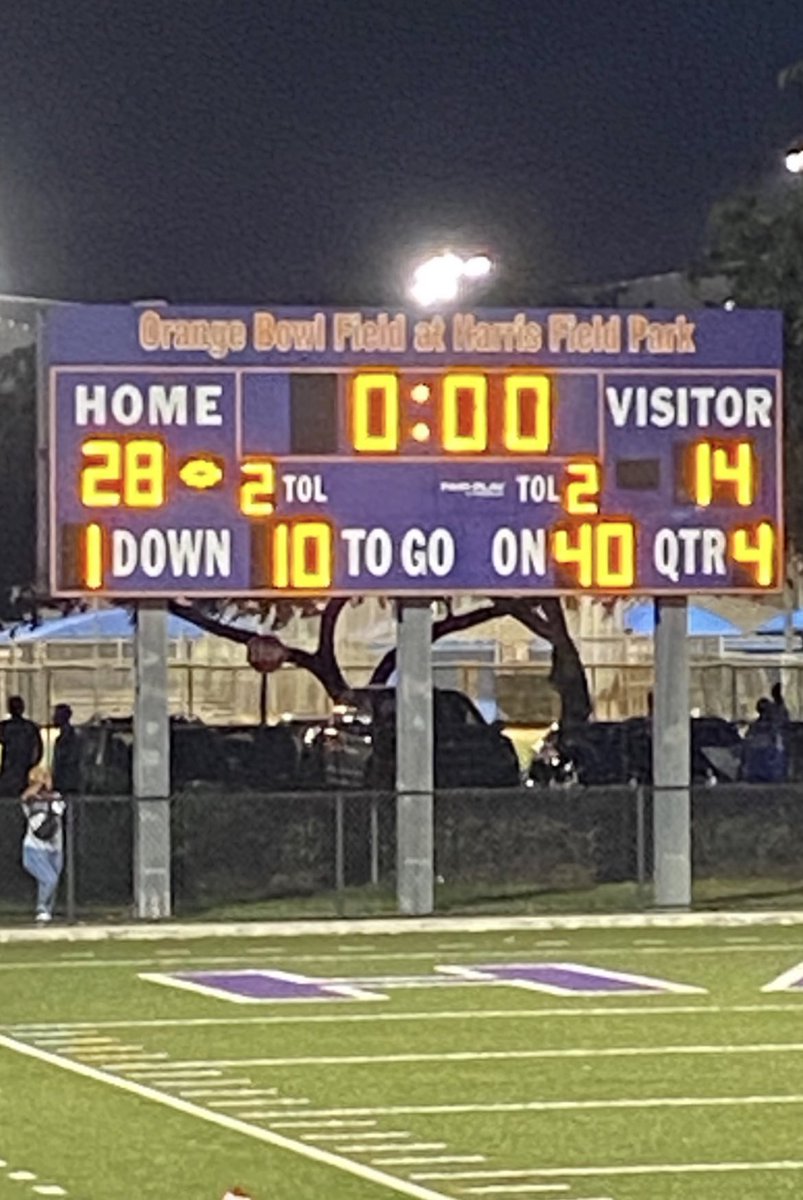 RayRay59581839's tweet photo. Hell yea !! Put some respect on my alma mater @HomesteadSHS Another win for @Exit1Athletics against a solid @miamiedison_fb team. #classof84 #holdingdownthesouth #Broncopride https://t.co/HxmlGLKSrM