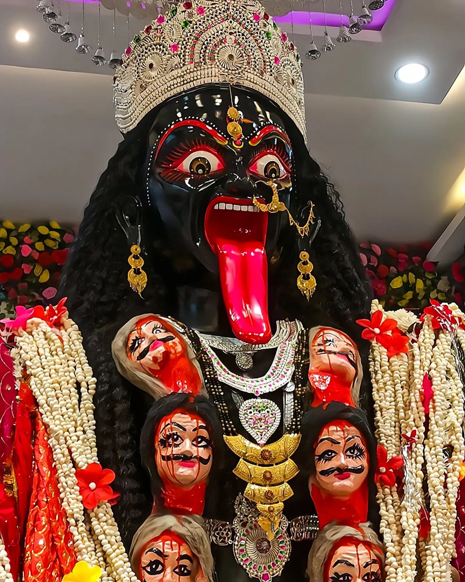 या देवी सर्वभूतेषु "कालरात्रि" रूपेण संस्थिता ।
नमस्तस्यै नमस्तस्यै नमस्तस्यै नमो नमः।।🙏

नवरात्रि पर्व में आदिशक्ति मां दुर्गा के सप्तम स्वरूप "मां कालरात्रि" आप सभी का कल्याण करें।।
 🙏 #कालरात्रि #जय_माँ_अम्बे #जय_माता_दी #नवरात्र_2023