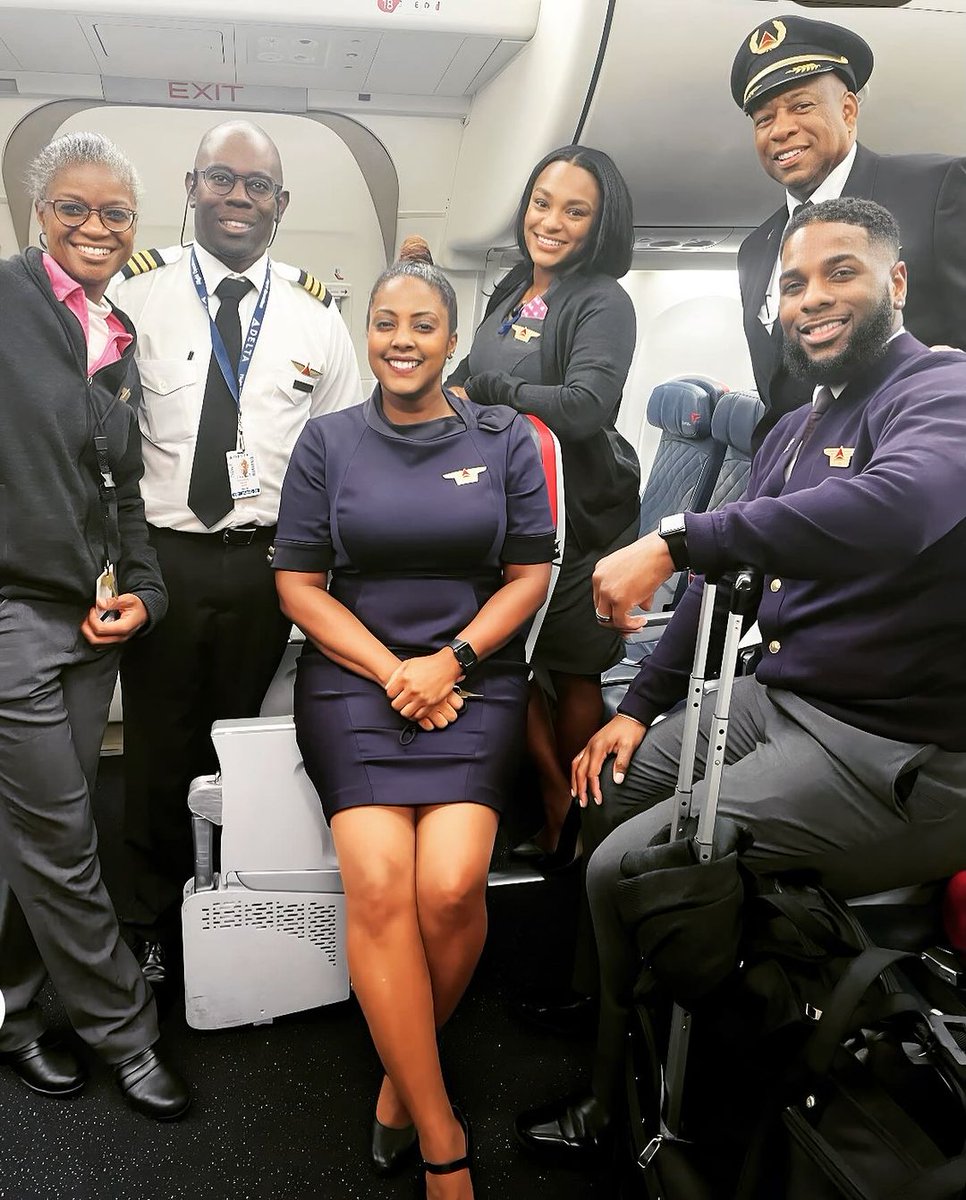 Inspiring! Delta Airlines recently flew with an all-Black flight crew. One attendant was so surprised by this feat — something they’ve all reportedly NEVER witnessed before — they had to capture the moment! We LOVE to see all of this #BlackExcellence! 
📸: IG/fee.sofly