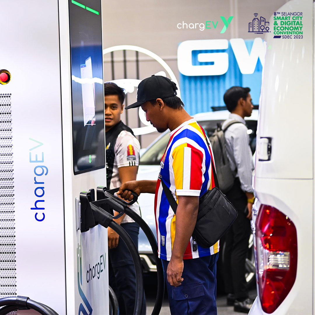 charg_EV's tweet image. #chargEV will be at The Selangor Smart City &amp;amp; Digital Economy Convention (#SDEC2023) until this Sunday! We will share more information on our latest #EV charging technology and how chargEV can move towards a greener and more sustainable future.

#YinsonGreenTech #YGT #EVMalaysia