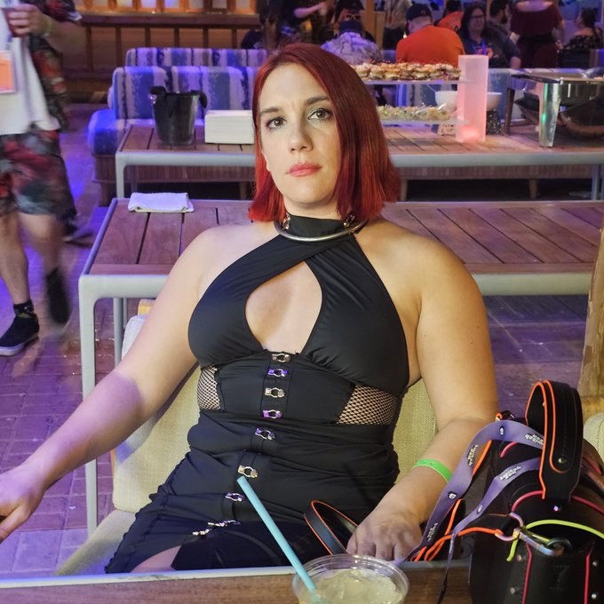 Party time! #TwitchConVegas https://t.co/5LI9TCUiki<a href="/tag/twitchconvegas"class="tags">#TwitchConVegas</a>