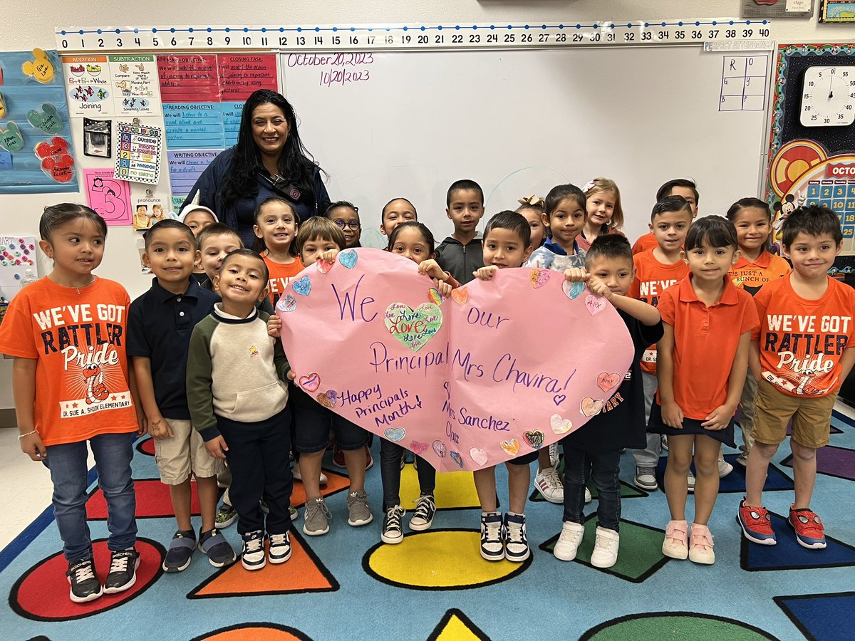 ASanchez_DSSE's tweet photo. Happy Principal’s month Mrs. Chavira! We are blessed with you! #TEAMSISD #RelentlessRattlers 💕🤩💎 Keep shining like a diamond 💎 https://t.co/wdYjYkt4Os