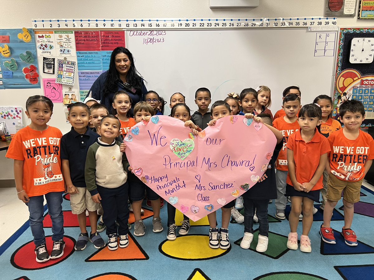 ASanchez_DSSE's tweet photo. Happy Principal’s month Mrs. Chavira! We are blessed with you! #TEAMSISD #RelentlessRattlers 💕🤩💎 Keep shining like a diamond 💎 https://t.co/wdYjYkt4Os