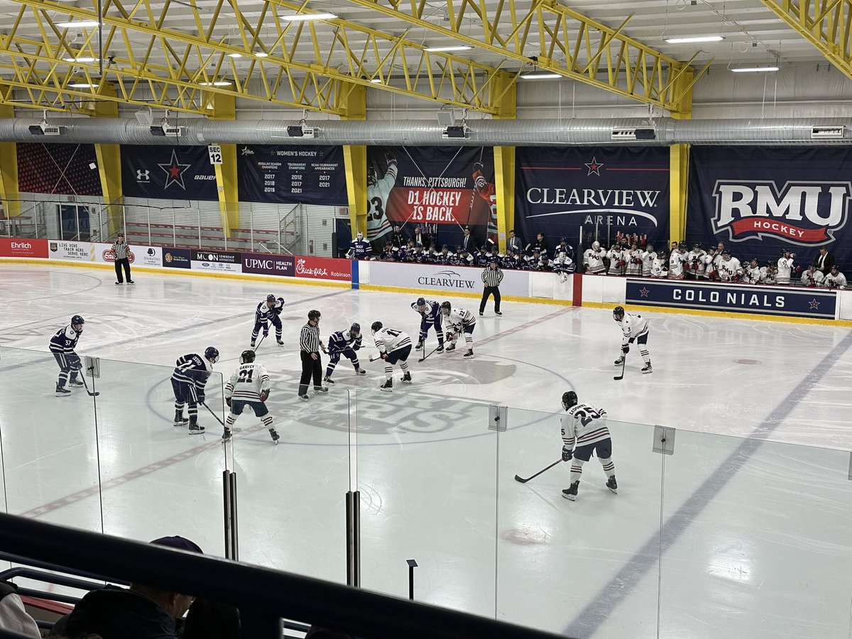 Double header today in Pittsburgh with @RMUWHockey and @RMUMHockey. Thanks for having me, @RMUAthletics. I even got my fill of @Sarris_Candies pretzels!