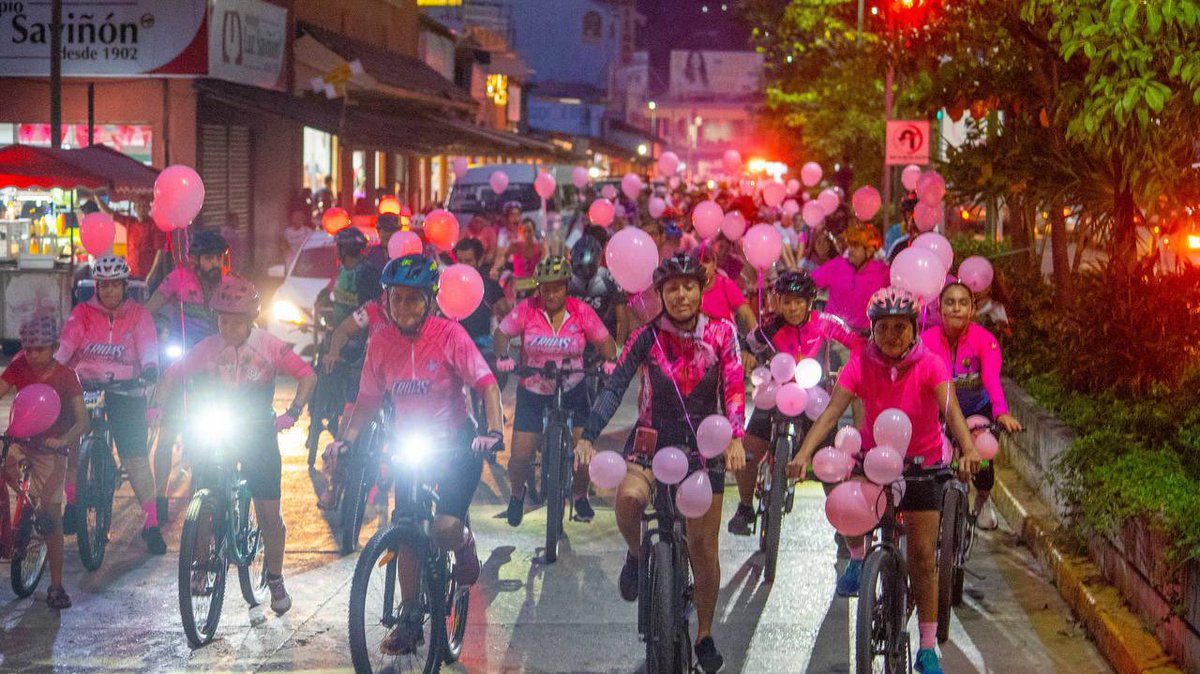 LizetteTapiaC's tweet photo. Con la participación de distintos grupos de bikers realizamos con mucho éxito nuestra 1er #RodadaRosa. 🎀🚴🏻♀️🚴🏻♂️
Con el único objetivo de fomentar un estilo de vida saludable y a su vez concientizar el cuidado y la detención temprana. ✨👏🏻
#OctubreRosa https://t.co/0kIWTeUaqK