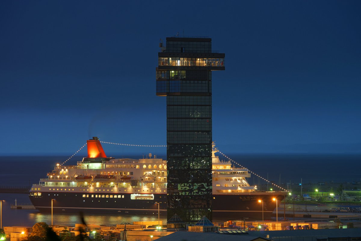 rintetsu_karin's tweet image. こんにちは。
🔥駅長対抗！ #いばらきの魅力総選挙 ～統一秋の陣～
大洗町は夜の景色についても見所があります。
＃うみまち照らす や今行われている ＃NIGHTWAVE などのイベントのほか、高台から望むフェリーターミナルなどがお勧めのスポットです。