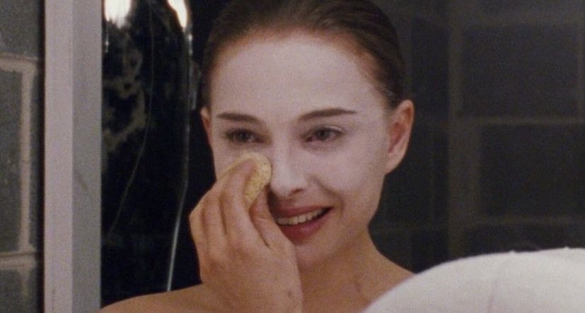 gyxwso's tweet photo. yo haciéndome mi skincare después de haber estado en un episodio depresivo en el cual estuve 2 semanas sin bañarme https://t.co/NUGQ3radJ2