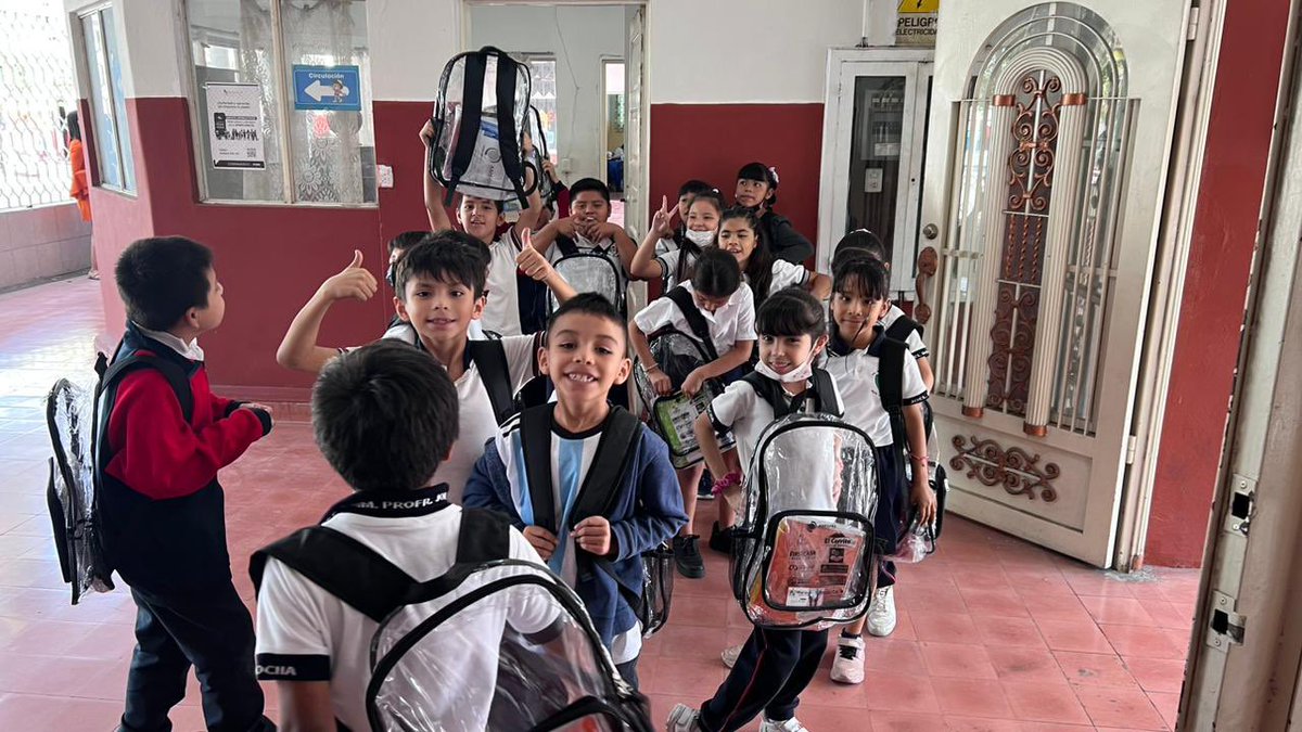 Continuamos con las entregas de kit’s de mochila transparente con útiles escolares en conjunto con la <a href="/Amespre/">Amespre Nacional</a> ; hoy la entrega fue en la Escuela Primaria Joel Rocha.

#alhinnavargas #pasiónporservir #mty #utilesescolares #mochilas