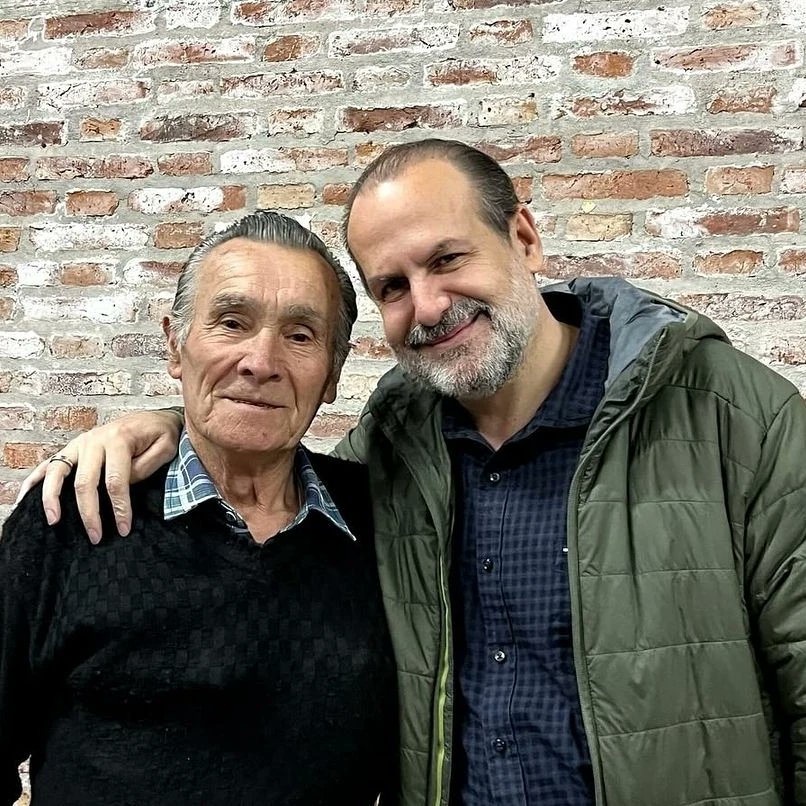 CQuirogaUC's tweet photo. El que abraza, el que escucha, el que acompaña, el que gestiona y resuelve
El de la cercanía, el del afecto, el del amor, el que siempre encuentra una solución ingeniosa
Lo merecemos y nos merece
#FedeIntendente 
#ElCambioReal
@fsusbielles 
@unionxlapatria https://t.co/lrUkJvuDGe