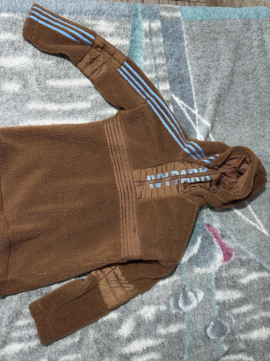 SeixasEderson's tweet photo. Se alguém souber, de alguém que queira , são peças exclusivas.
To vendendo peças da Ivy park novas, e com bom preços, bem abaixo. 
#ivypark #ivy #adidas @beyhivecombr @beyoncebrasil @beyonceaccess @AURALizzie https://t.co/R01fAMDBV9