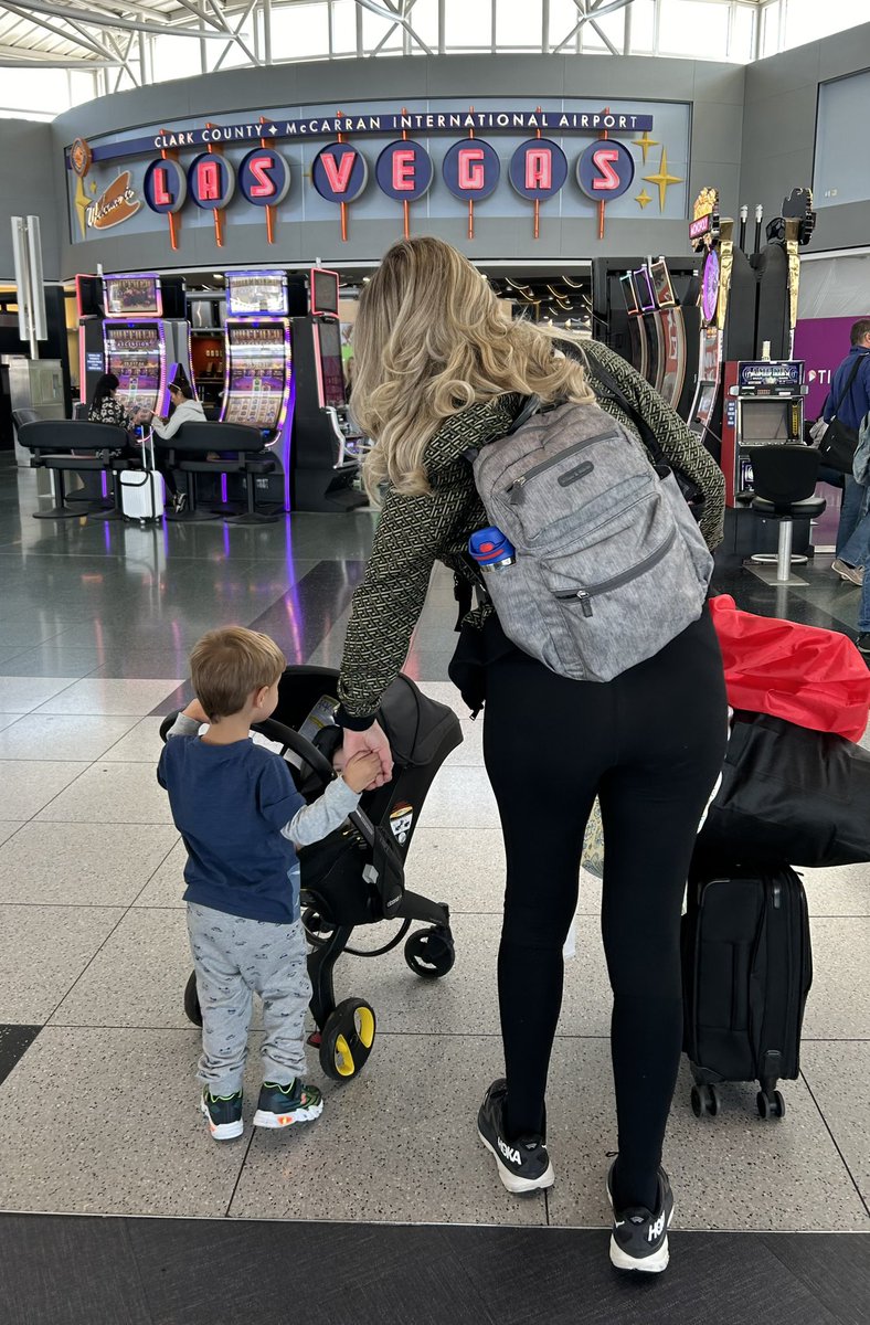 #MoneyDiary Day 1 . After way too many hours of travel, 14 pieces of luggage, juggling a 3 yr old & an 11 week old, we made it to VEGAS! I can’t wait to see our amazing team tomorrow to put on the final touches. Money world, we have quite the show for you 😍 #mommy2020 #fintech