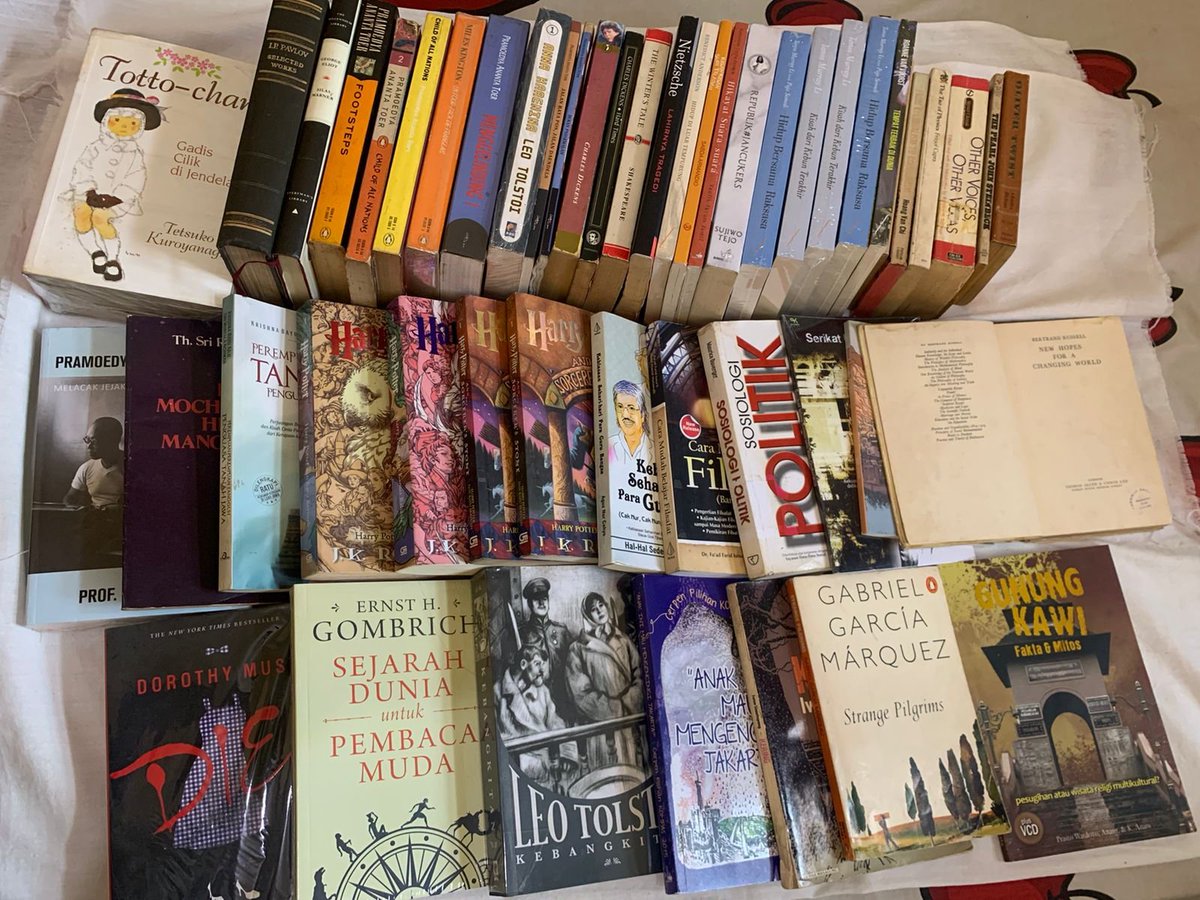 Halo semuanyaaa✨

Di utas panjang ini aku mau jualin buku, ada yang baru dan bekas. Genrenya kebanyakan sastra, filsafat juga ada📚

Buku dikirim dari Indramayu, Jawa Barat. Kalo lewat tolong bantuan RT dan Likenya. Makasih kenkawan💫