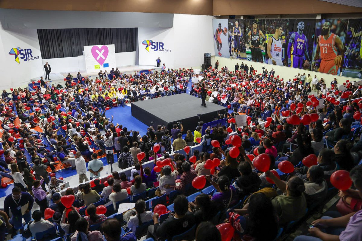 XochitlGalvez's tweet photo. Querétaro es el ejemplo de que a los mexicanos nos puede ir mejor.

Abracemos esa #eXperanza y demostrémosle a todo México que un futuro sin límites es posible.

📍 San Juan del Río

#QuerétaroConX
#FrenteAmplioPorMéxico https://t.co/YMuurIVrKT
