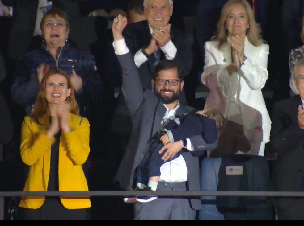 marcitatuitera's tweet image. 👏🏻👏🏻
Tremenda ovación #PresidenteBoric 🩵

#EstadioNacional
#Panamericanos 
#JuegosPanamericanos2023