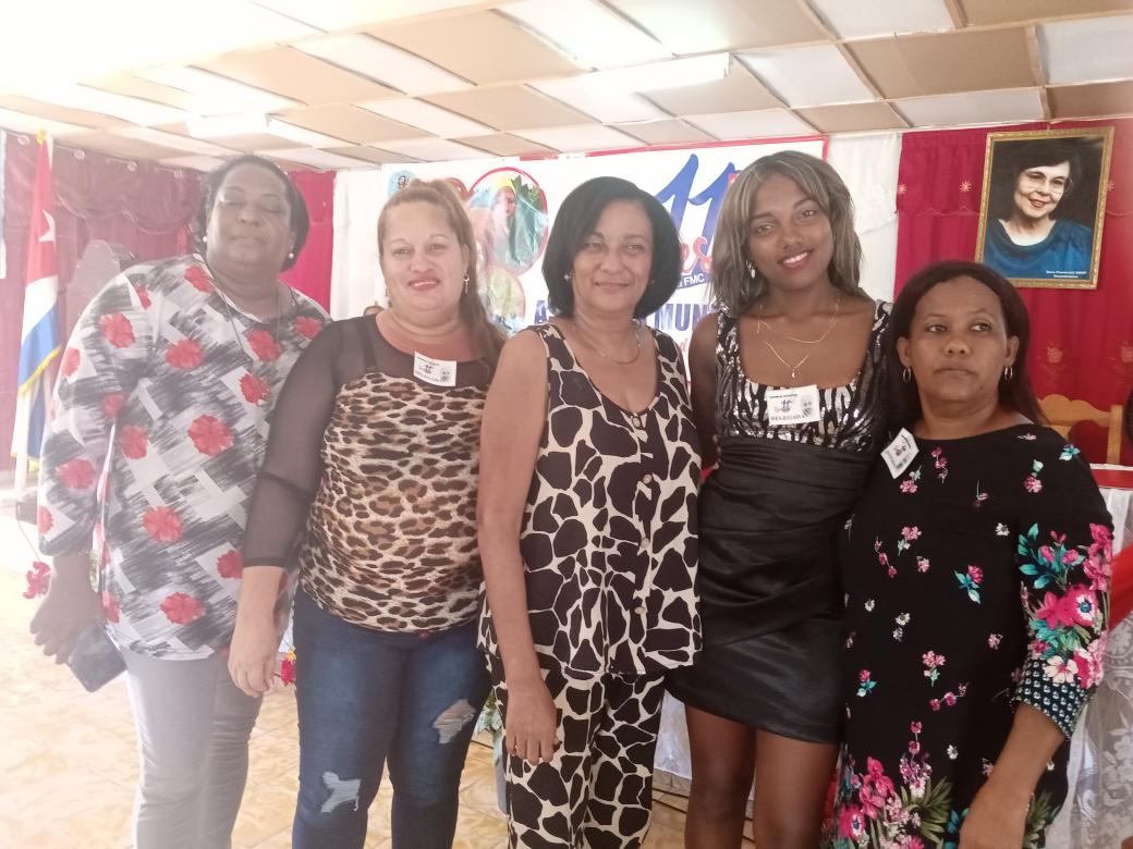 DaysiVeliz2's tweet photo. @TeresaBoue Linda Asamblea 11No Congreso en el municipio Imias, el funcionamiento de la organización estuvo en el centro del debate. #MujeresEnRevolución https://t.co/J57yuxUXGO