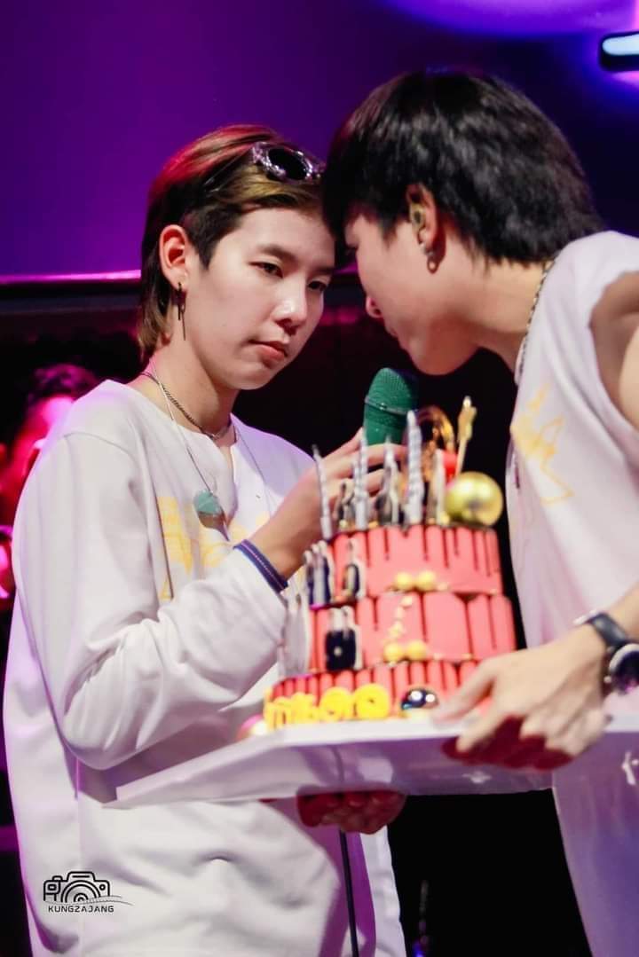 'HBD NookThanadon 27th'
พี่ขอให้น้องมีความสุขมากๆน๊า สมหวังในทุกๆเรื่อง เป็นรอยยิ้มของพี่ๆและของปายน่ะ

#Nooksday2023