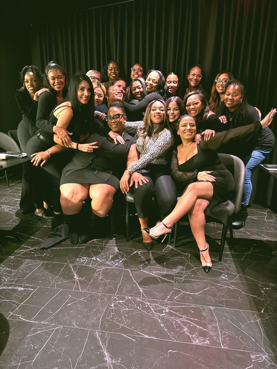 I had an amazing night with my female leadership team of ROC Nation, sharing words of encouragement and our super powers. When women support each other, incredible things happen 🫶🏽❤️