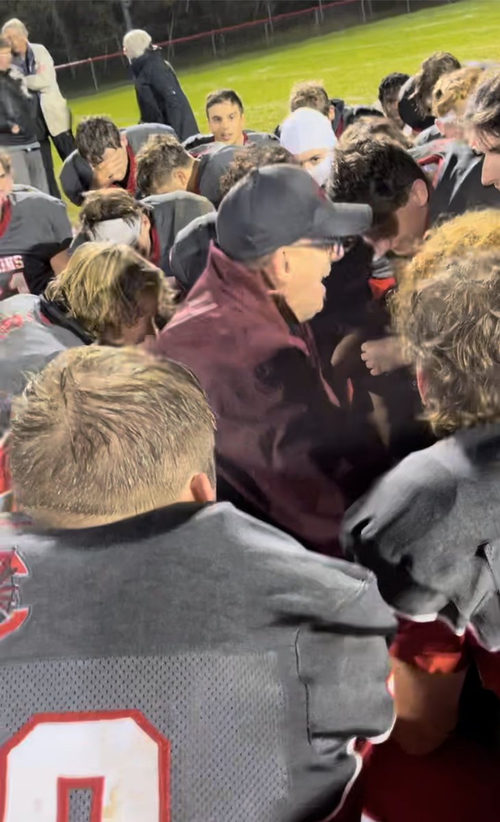 Dragons remain undefeated with a huge 27-21 victory over Clearfield. 9-0 and heading to the LHAC Championship game next week against Richland
#BlueCollarBoys