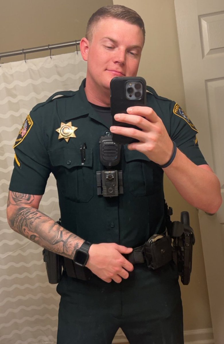 armyhammered's tweet photo. #dylanlee #onpatrollive https://t.co/Cn9LoYE7iV