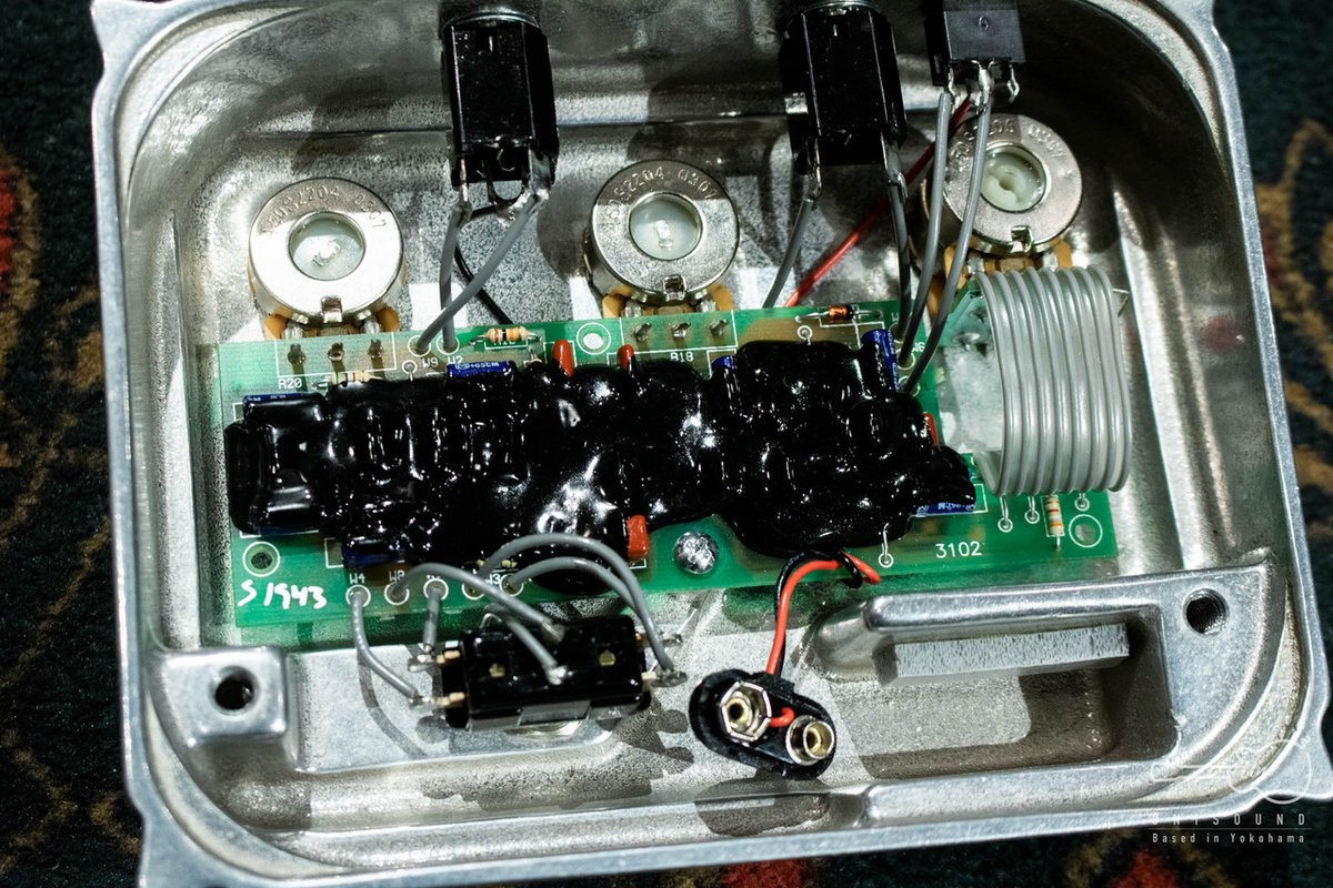 UnisoundY's tweet image. ／
10/23(月)19:15発売開始‼️
KLON Centaur Professional Overdrive Silver (Non-Horsie) # S 1943
＼

シリアル1000番台のケンタウロスのシルバー、絵なし入荷！KLONのビルダー、ビルフィネガンが発売当時に厳選したパーツを使用、完全なハンドメイドで作られたペダル
digimart.net/cat13/shop5031…
#KLON