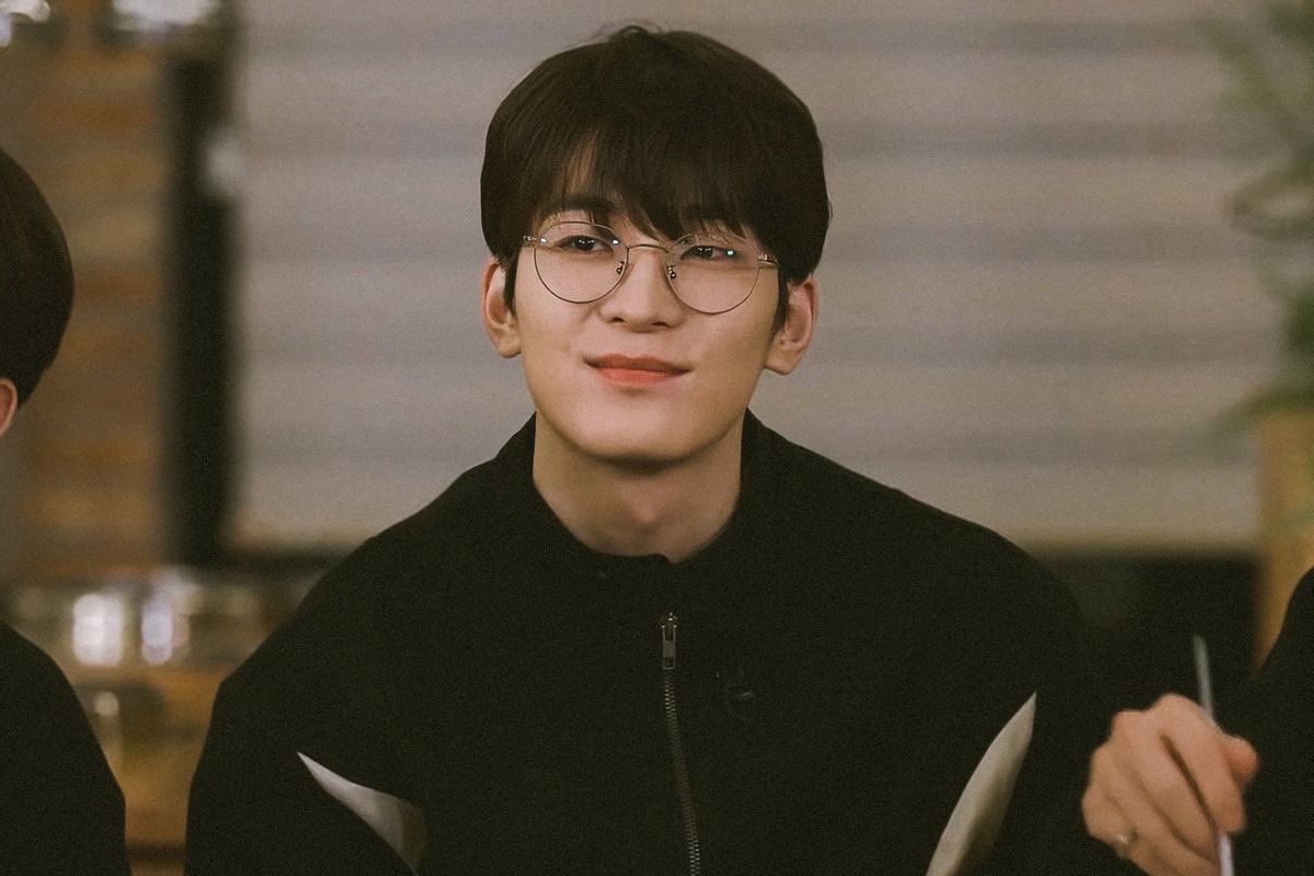 chiaratwix's tweet photo. #wonwoo x #seulgi

nath and evan, who had the same last name, were once targets of teasing by their schoolmates. unbeknownst to many, they exchanged vows 2 years ago. however, today, they find themselves confronted with challenges in their relationship. https://t.co/WdfhAmRbMo