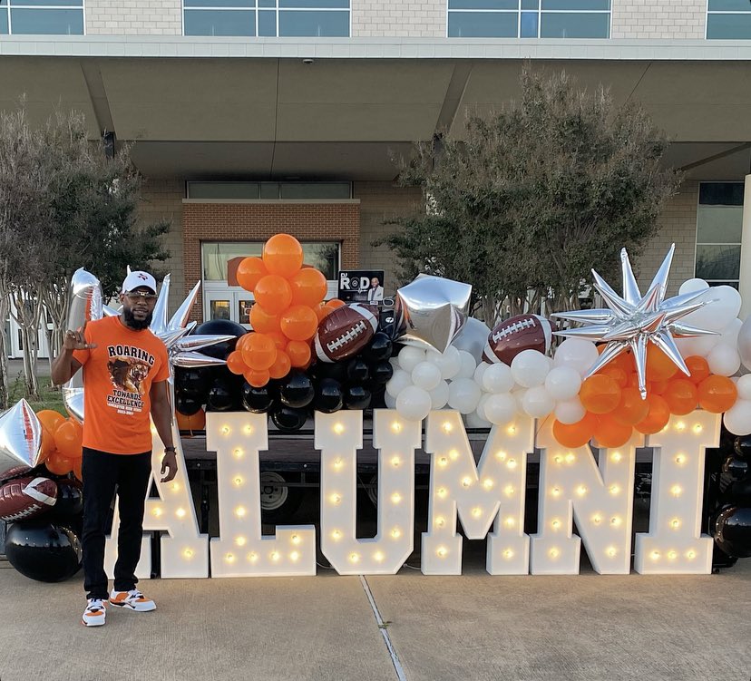 JHairstonWEBO's tweet photo. #ProudAlumni #Classof00 #WEBO
#HomeComing2023 ๐
๐
https://t.co/OioXMKYdd6