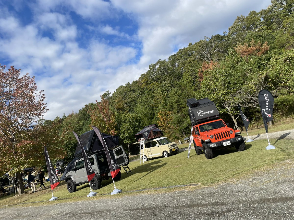 sgk300's tweet photo. 昨日今日はサバゲでなく、ルーフテント⛺️が集うキャンプに参加して来ました♪
皆さんギアがスゴイですねぇ😂
遠方からも参加の皆様お疲れ様でした❣️
#iKamper
#NOMADBASE
#ウィード
#名古屋センタースクエア
#ジムニー
#キャンプ
#ルーフテント https://t.co/7jvaVu7fXV