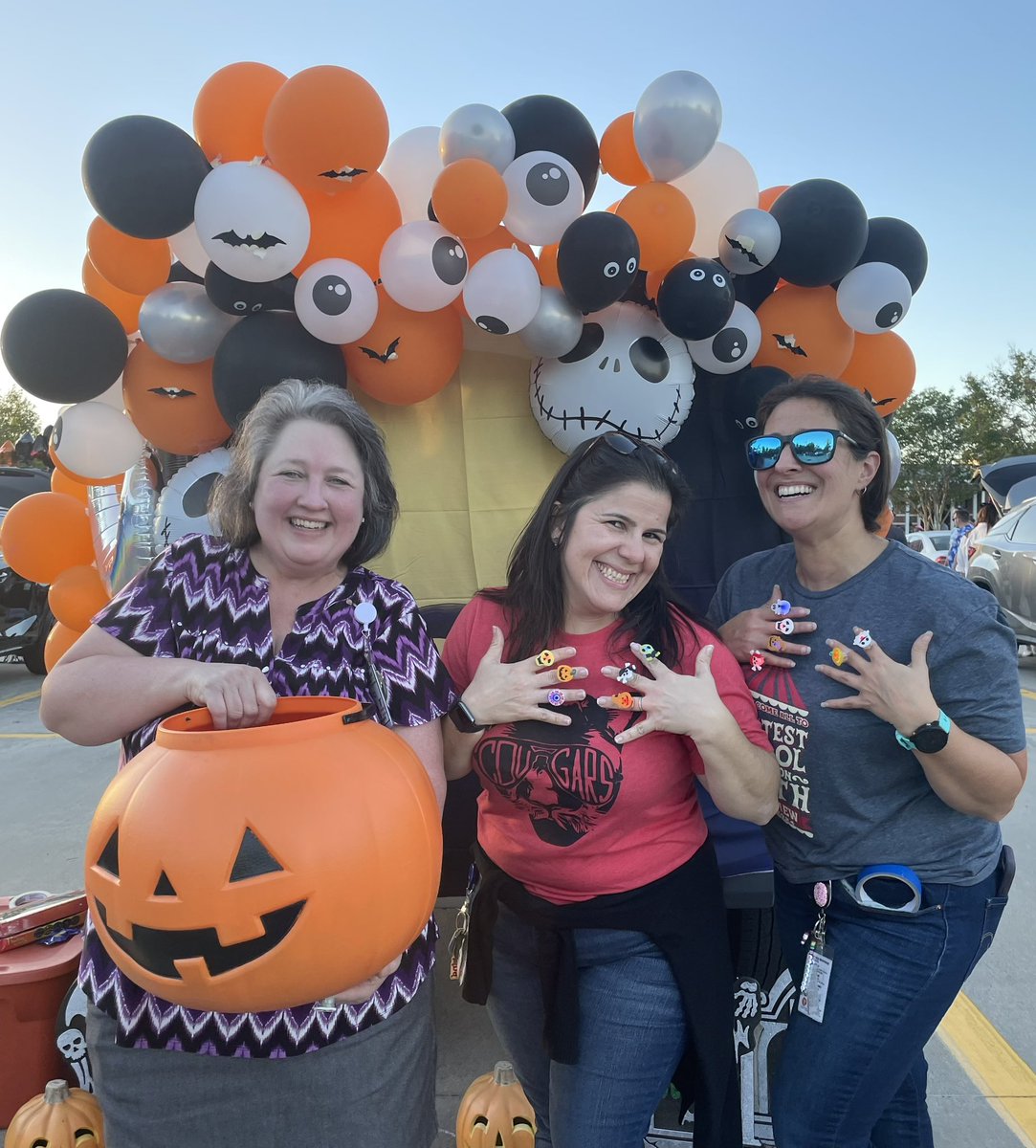 Thanks to our <a href="/PtoCes/">CESCougarsPTO</a>, CREEKVIEW had a fabulous Howl-o-ween event tonight!  We love our families!  Thanks for trick-or-treating with us!