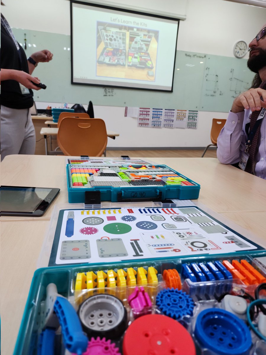 j_smigel's tweet image. Great @VEXRobotics session with @AlexisSnider15 today at ACAMIS tech conference at @I_S_Tianjin #ACAMIStech