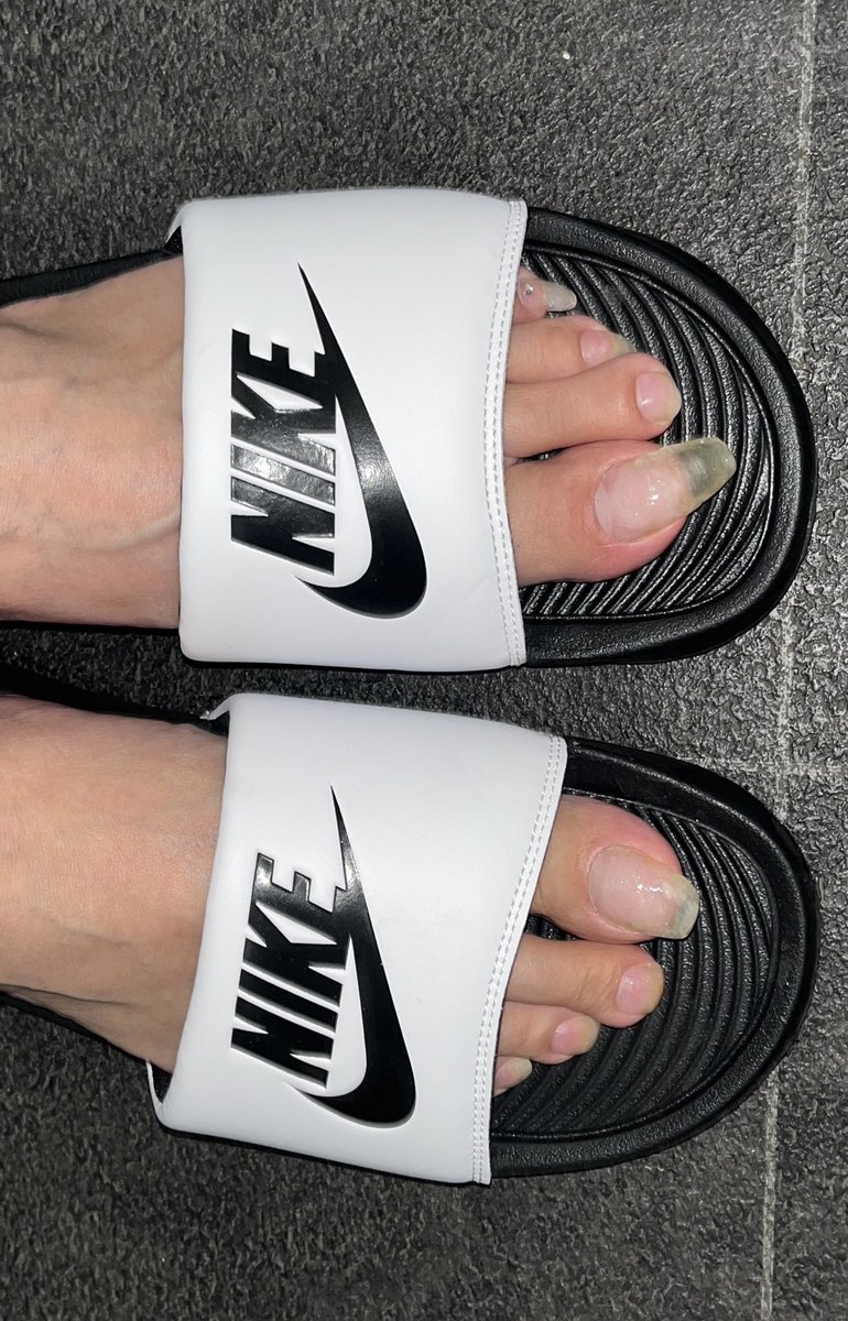 tenshinhan0001's tweet photo. 土曜日のお昼☀️
近所のお出かけはまだサンダル👡
#足 #爪 #足爪 #自爪 #素爪 #サンダル
#セルフネイル #足フェチ #爪フェチ
#toenail #longnaii #longtoenail
#爪愛國党 https://t.co/ifXMzGj39T
