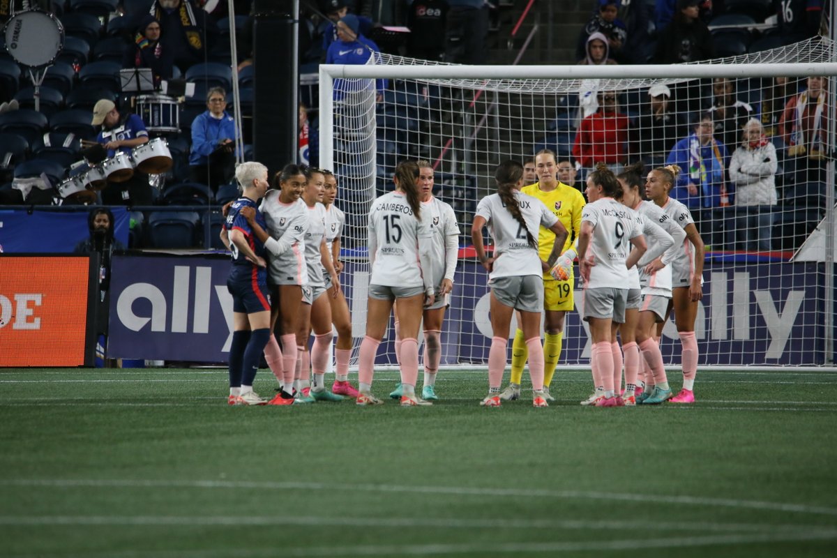 #RGNvLA Gotta love Megan Rapinoe trying to listen in to the #AngelCityFC team huddle