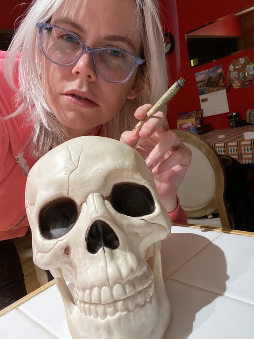 I got a skull friend today https://t.co/nTvMKfaeXO