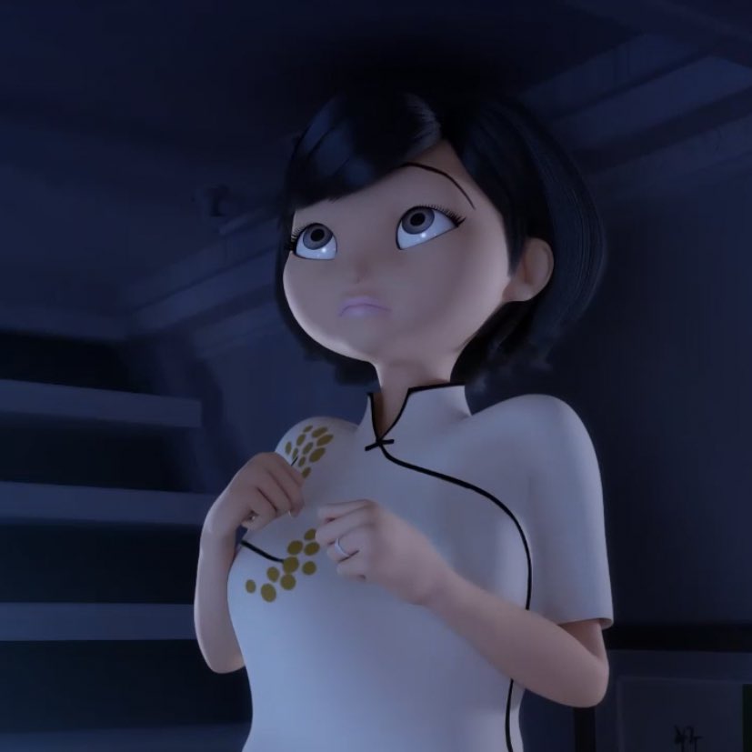 vio así a marinette porque sintió tristeza de que le hablara mal a su madre siendo que él no tiene a la suya 👍🏻