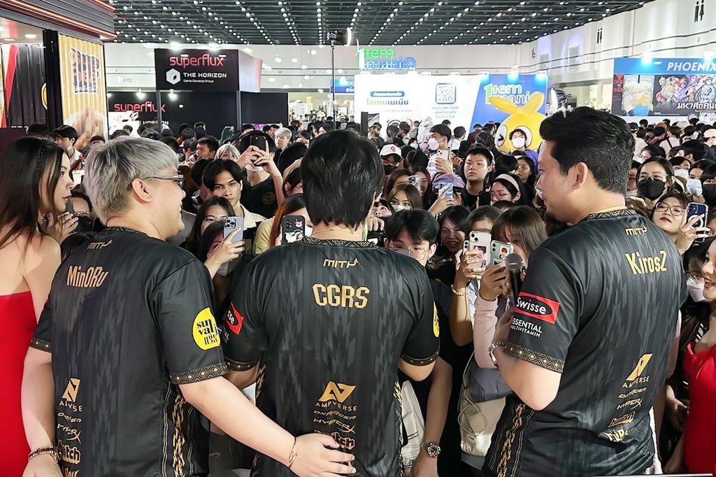 MiTHeSports's tweet photo. 📸🫰บรรยากาศ ที่บูธ HyperX i2 กับ MiTH กำแพง + KirosZ ! งาน Thailand Game Show 2023: Assemble #TGSxMiTH
#TGS2023 #HyperX #Underthecloud #MiTH https://t.co/57o5Lo4MSu