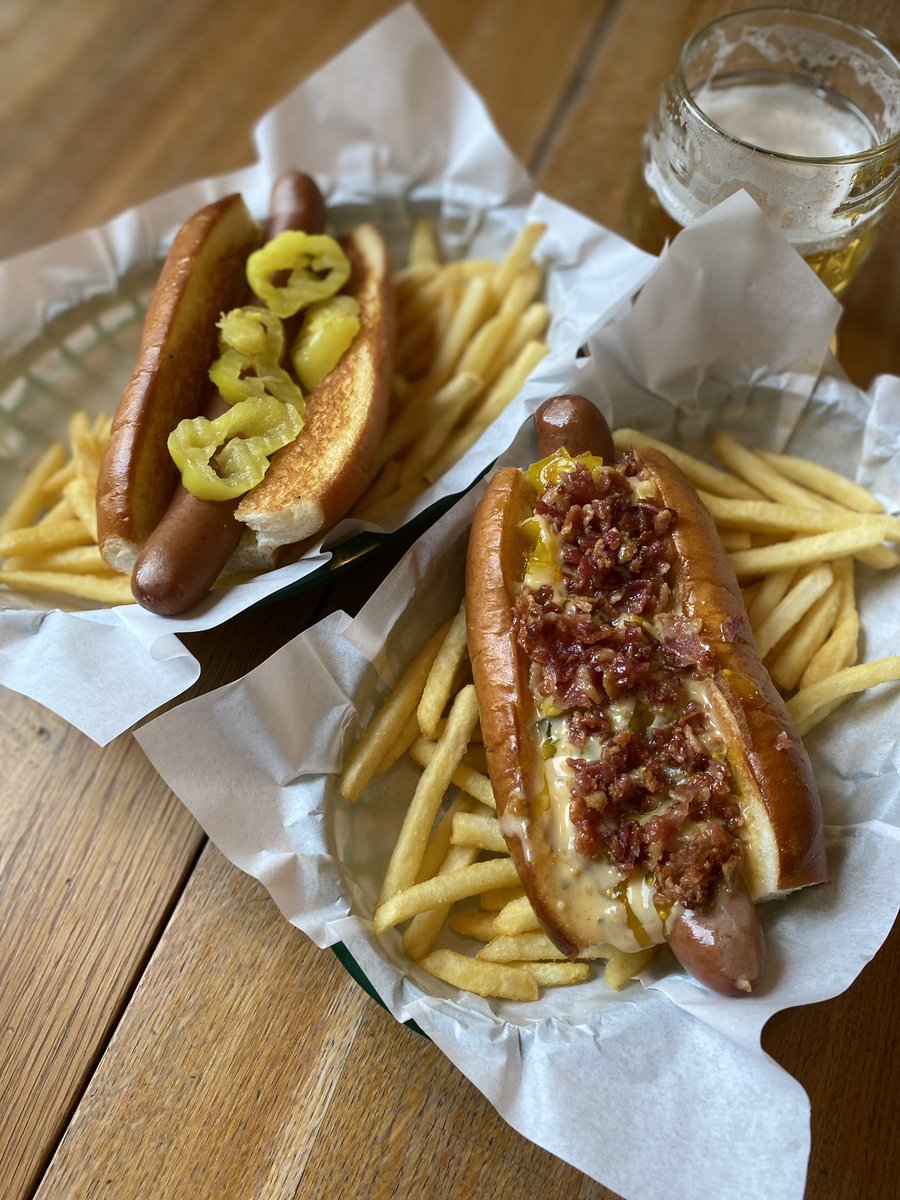 Poojipants's tweet photo. Phenomenal dawg #mrhotdog in Prague. Loves me a good sorsaaaarge the maple bacon bits on mine were 👌👌👌 #pragueeats https://t.co/GIMSTcGA3r