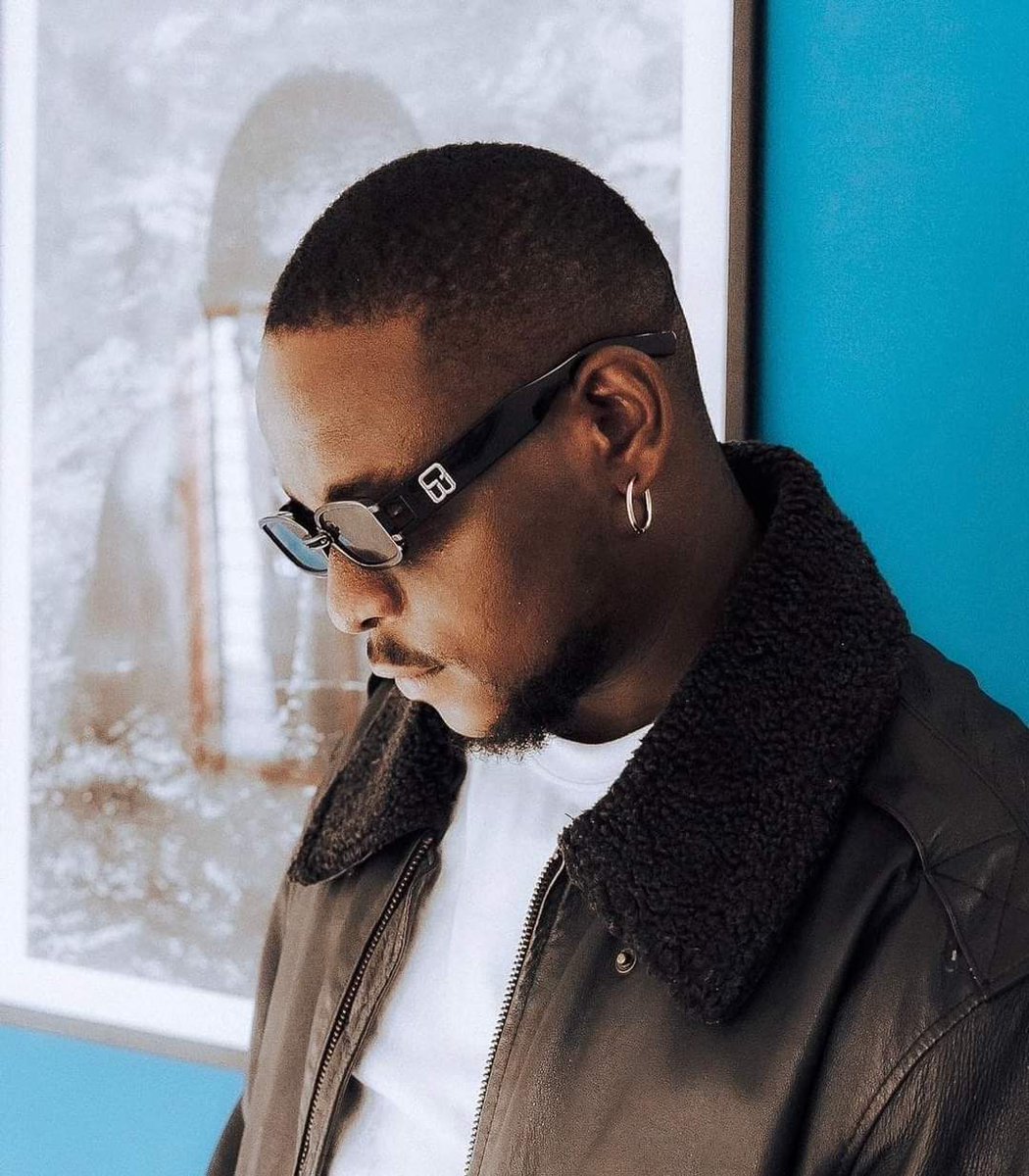 jmartinpromo's tweet photo. 🎧AS E DEY HOT PLAYLIST ▪️The best new music!.🇨🇲🇳🇬🇿🇦🇺🇲🇨🇦

“ @Vibewithjefffy ” reaches a new peak at #5 on the CMR Apple single chart. With his brand new banger titled (Perfect). 

LISTEN: https://t.co/XlCj4pzDJS

#jmartinpromo #jefffy #perfect https://t.co/Ky6kldQRZm
