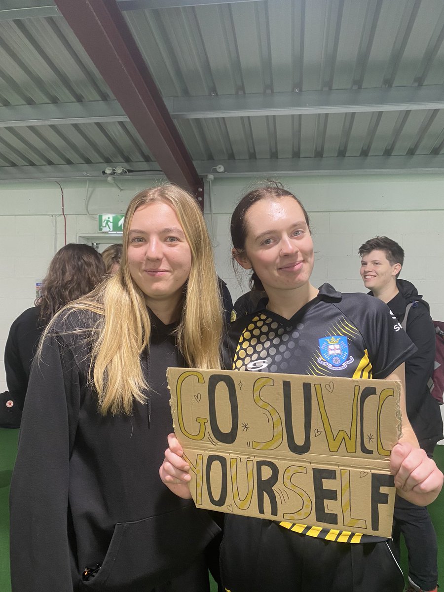 🔔great news🔔

our 1s chased down manny mets score within 3 overs!
bryers our POM for that insane catch! 🤩
our 2s are in action soon vs hall*m!!

#lightwork #W