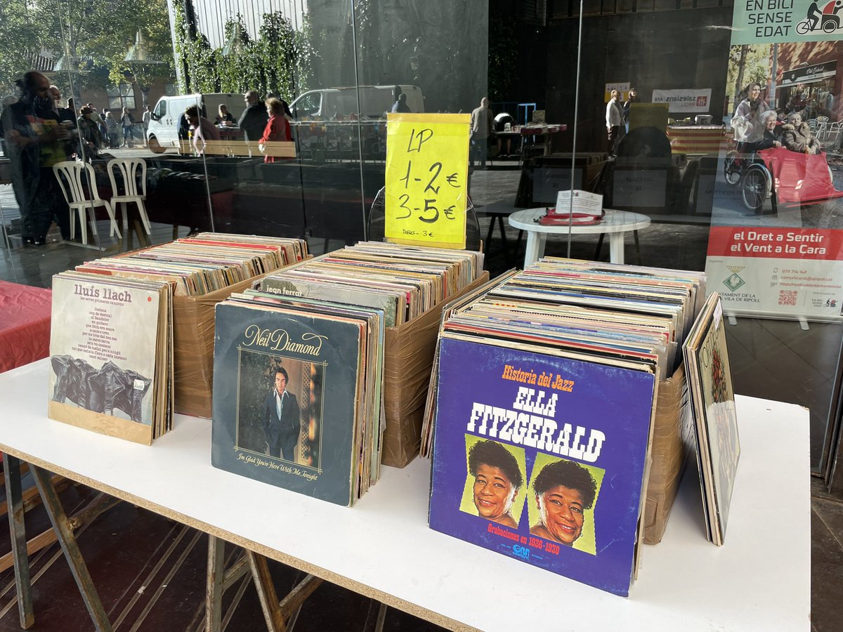 Aj_Ripoll's tweet photo. 📀 Avui durant tot el dia podeu visitar el #FiraDisc a la plaça de la Lira de #Ripoll!
👉 Compra, venda i intercanvi de vinils, CD, DVD, pósters… molt per triar i remenar. https://t.co/PxbqhwqdNh