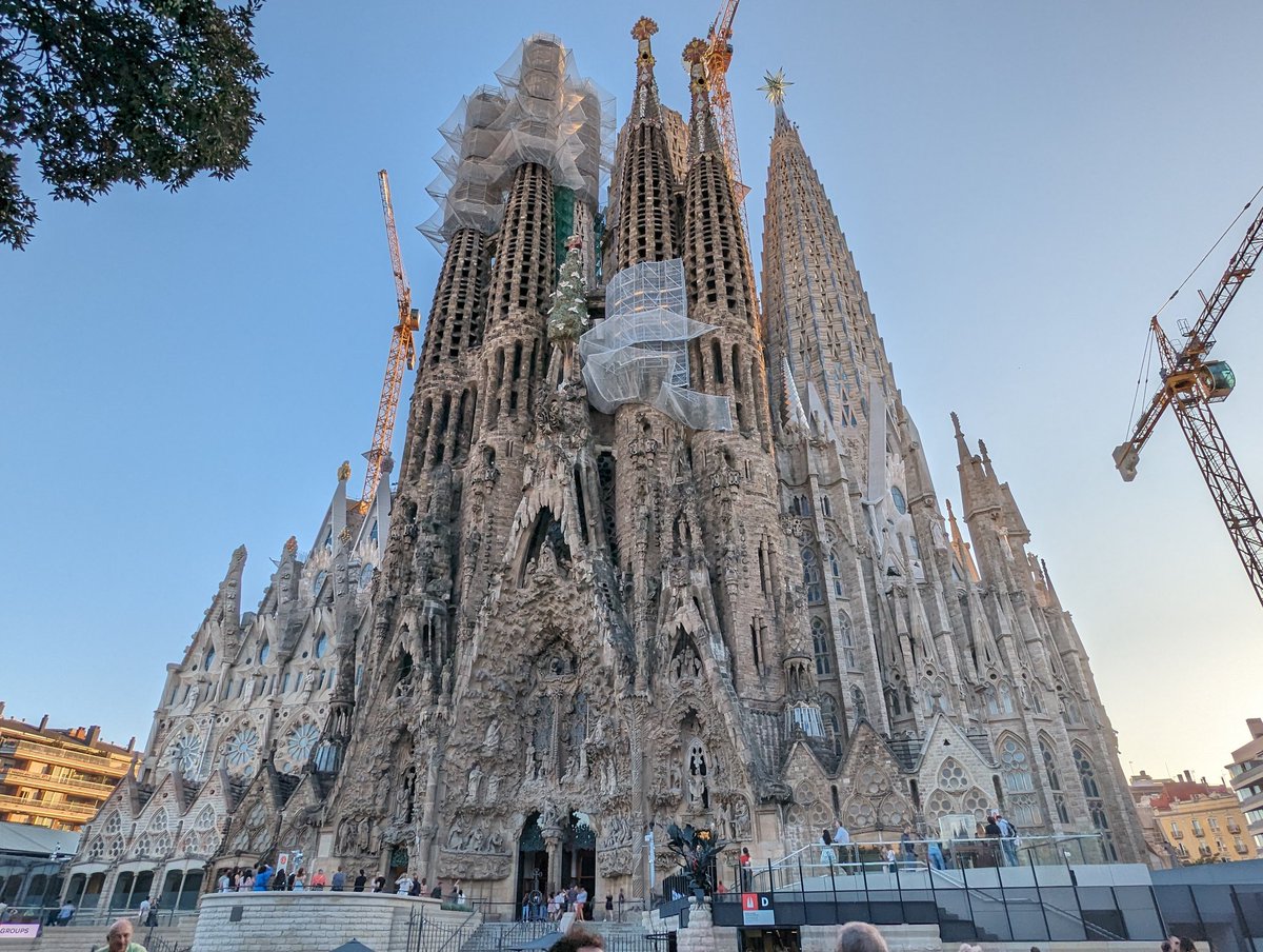 Watching that #Barcelona reel back makes me want to go back. 

Love that city, an amazing choice for the #PokemonGo safari.