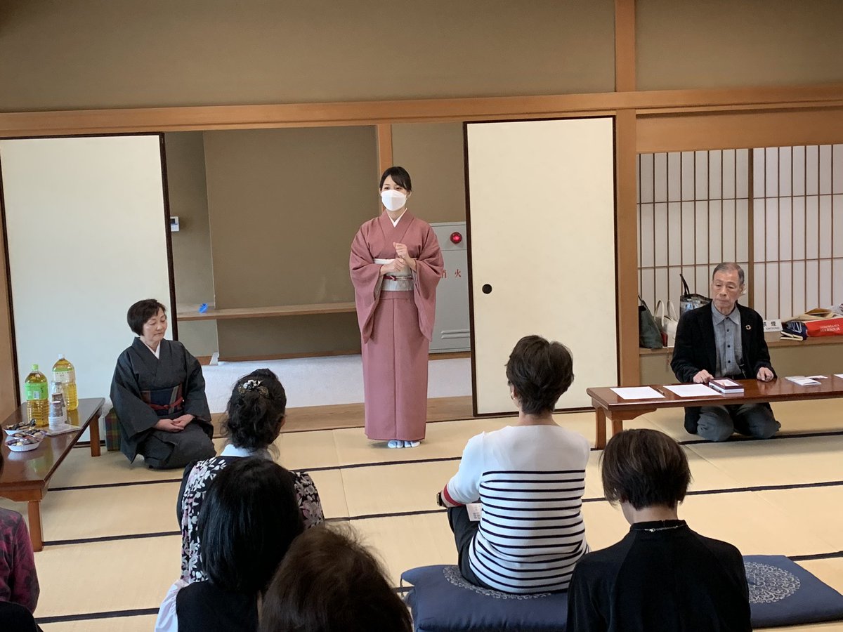 AgasYoshi's tweet photo. 誰でも簡単に、着付けの知識が無くても、一人で着る事が出来る本格着物、都舞手。
体験会、講習会が近鉄百貨店上本町店１０階近鉄文化サロンで開催されます。 https://t.co/MFZnyJjK0o