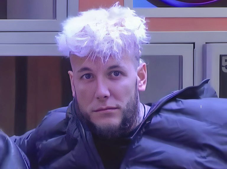 galgopuro's tweet image. Susana grabándose un video agradeciendo el apoyo para haber vuelto a la casa.

¿Que apoyo? #GHVIP21O