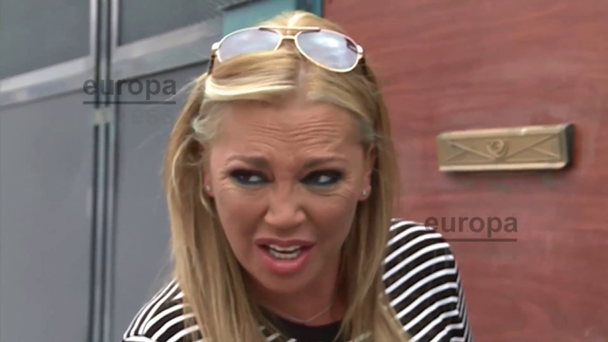 galgopuro's tweet image. Susana grabándose un video agradeciendo el apoyo para haber vuelto a la casa.

¿Que apoyo? #GHVIP21O