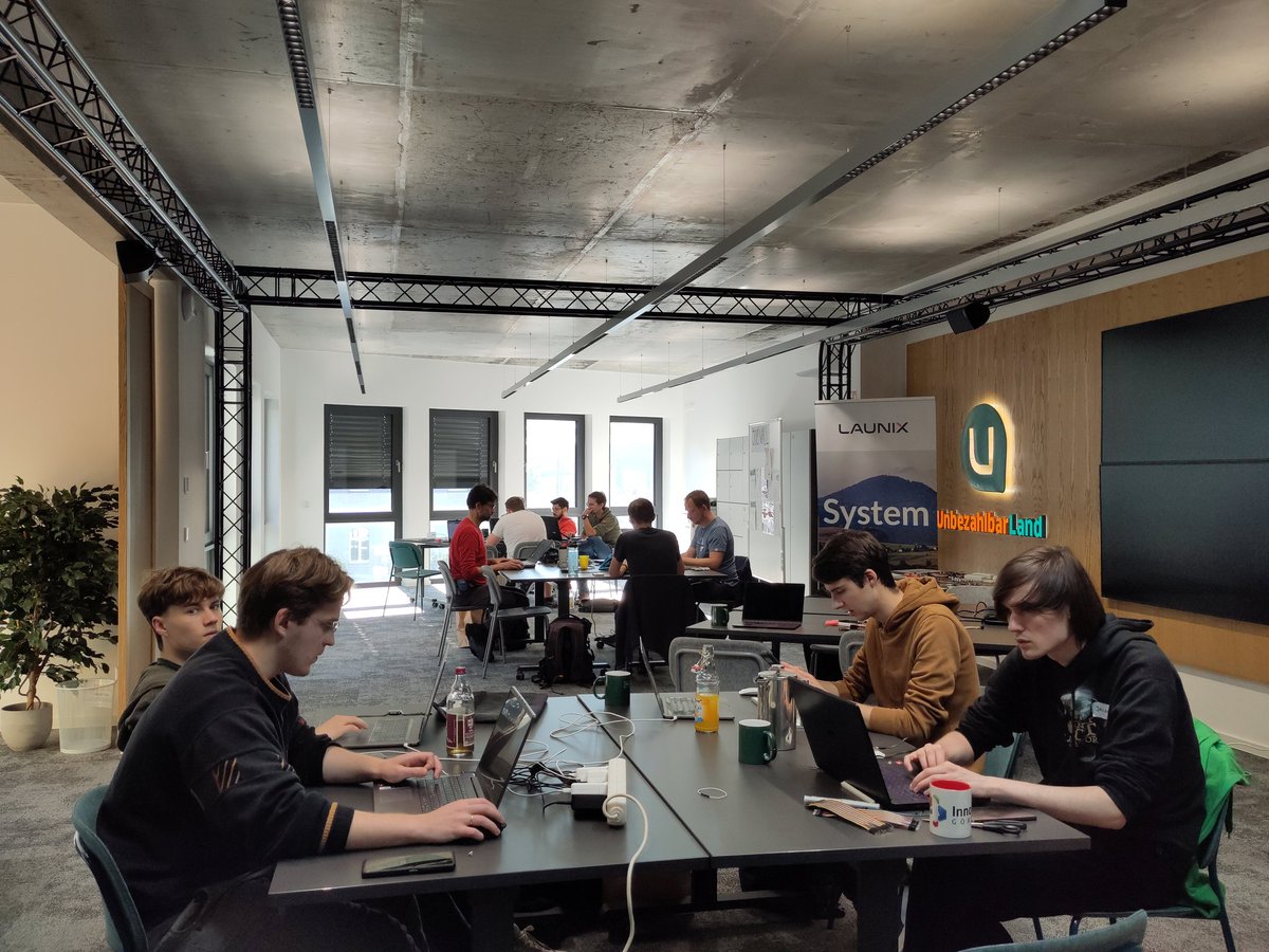 DigitaleOL's tweet photo. Frühstück, frischer Kaffee, Sonnenschein und drei motivierte Teams - damit starten wir in den zweiten Tag unseres #Hackathon #hackgr23 Wir freuen uns auf einen tollen Tag! https://t.co/W5MAhLXmpe