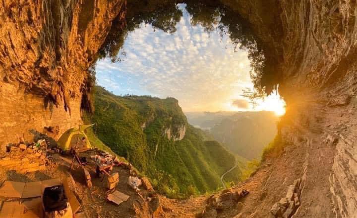 bearbaba168's tweet photo. 🌸🌸🌸BearBABY🌸🌸🌸
Hoàng Hôn Mã Pí Lèng Hà Giang!!!🎶🎶
Em Gấu chúc anh chị em buổi chiều tốt lành và hạnh phúc nha, bh đón hoàng hôn cùng em Gấu . Tây Bắc đẹp quá rồi mai chúng ta lại mang 🦊🦊🦊 về đồng bằng nha mọi người !
#vietnam #Sanmay #Mapileng #HaGiang #Travel #travisscott #travellife #travelblog #travelphotography #travelblogger #nature