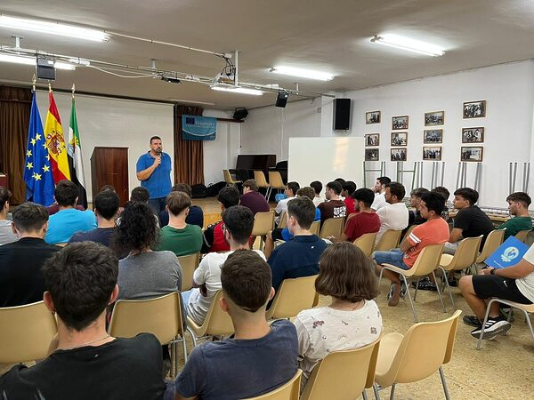 IESMELENDEZVAL's tweet photo. ERASMUS DAYS EN EL IES MELÉNDEZ VALDÉS
Durante la mañana del martes 10 de octubre se ha celebrado una jornada de difusión del programa Erasmus Plus.
https://t.co/rP2qXLwmDv https://t.co/2Qi8KEDPmY